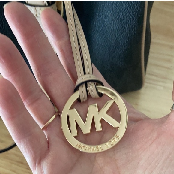 Michael Kors Grayson Monogram Top Handle Satchel - Picture 4 of 9